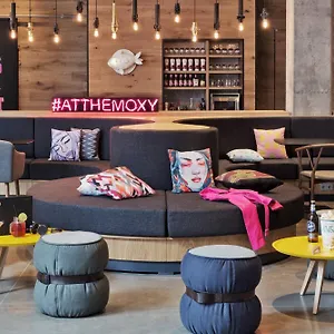 4* Отель Moxy